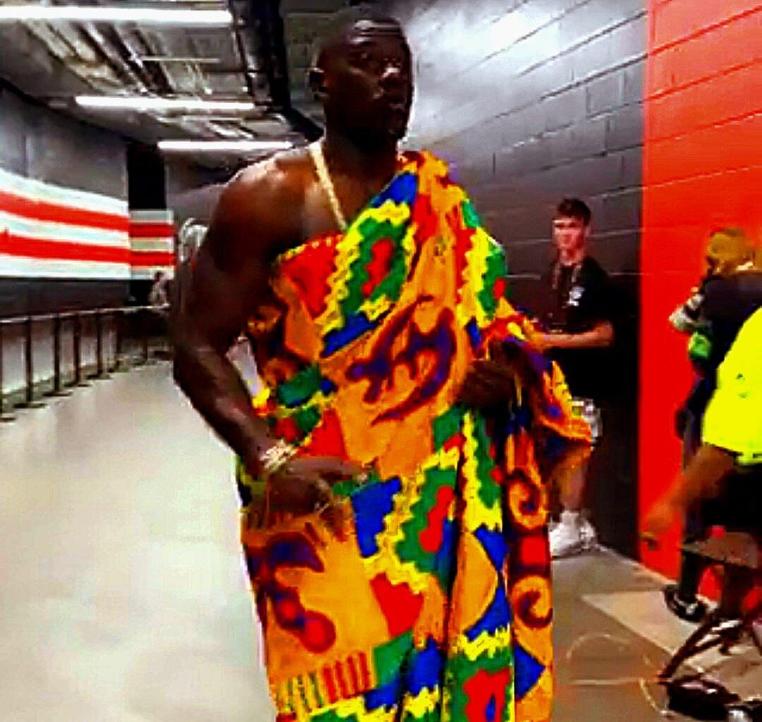JOK rocking that traditional Ghanaian attire. BROWNS CONFIRMED