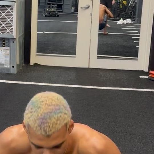 Victor Wembanyama 🇫🇷 on Instagram: "Summer is almost over. 🧘🏽‍♂️"