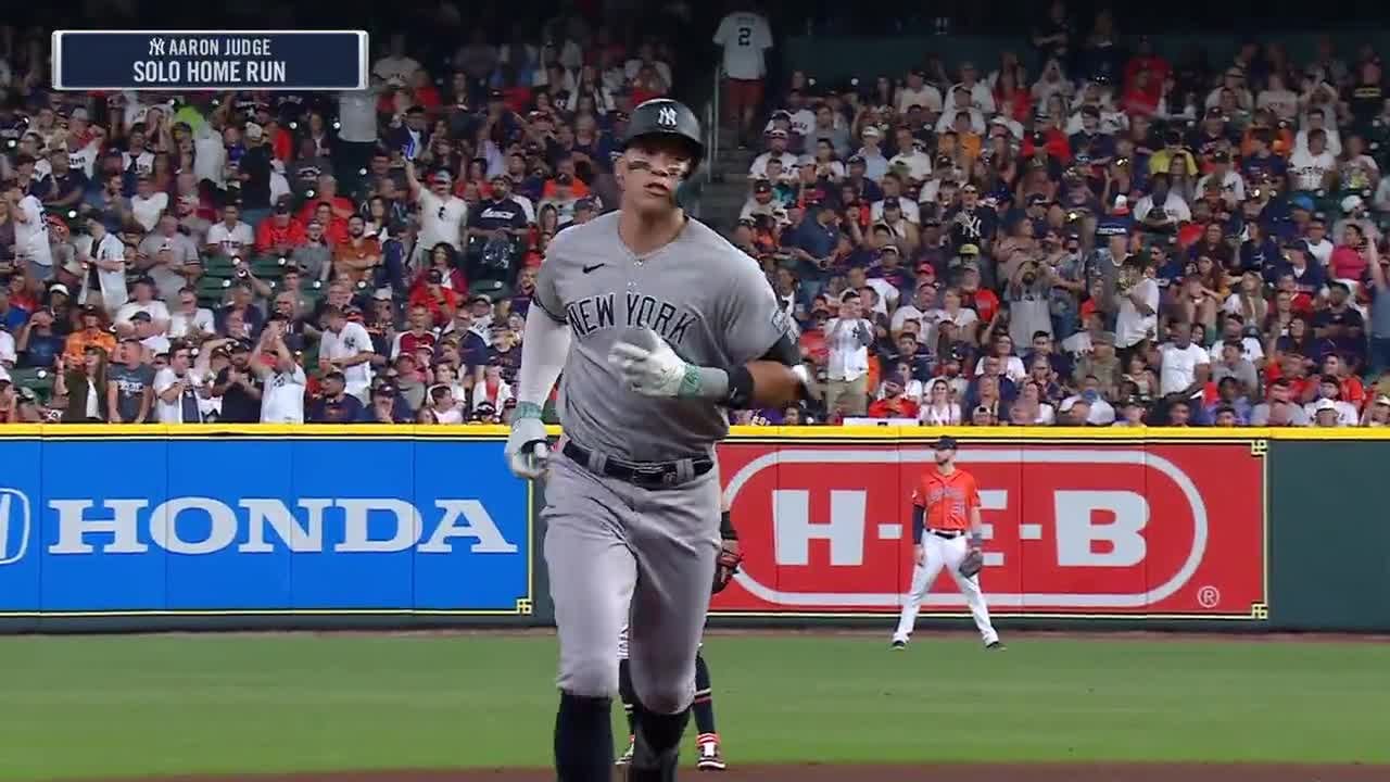 [Highlight] Judge hits a blast to deep left as the Yankees continue their offensive surge!