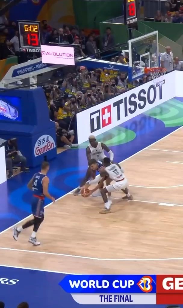 Filip Petrušev with a nice move for Serbia in the FIBA World Cup Final
