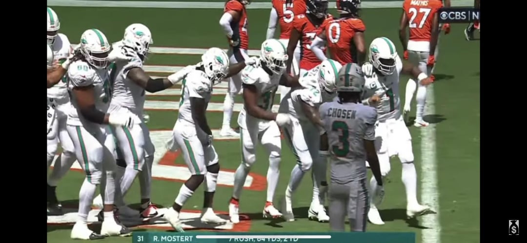 Robbie just standing around watching the conga line looks like a bad photoshop