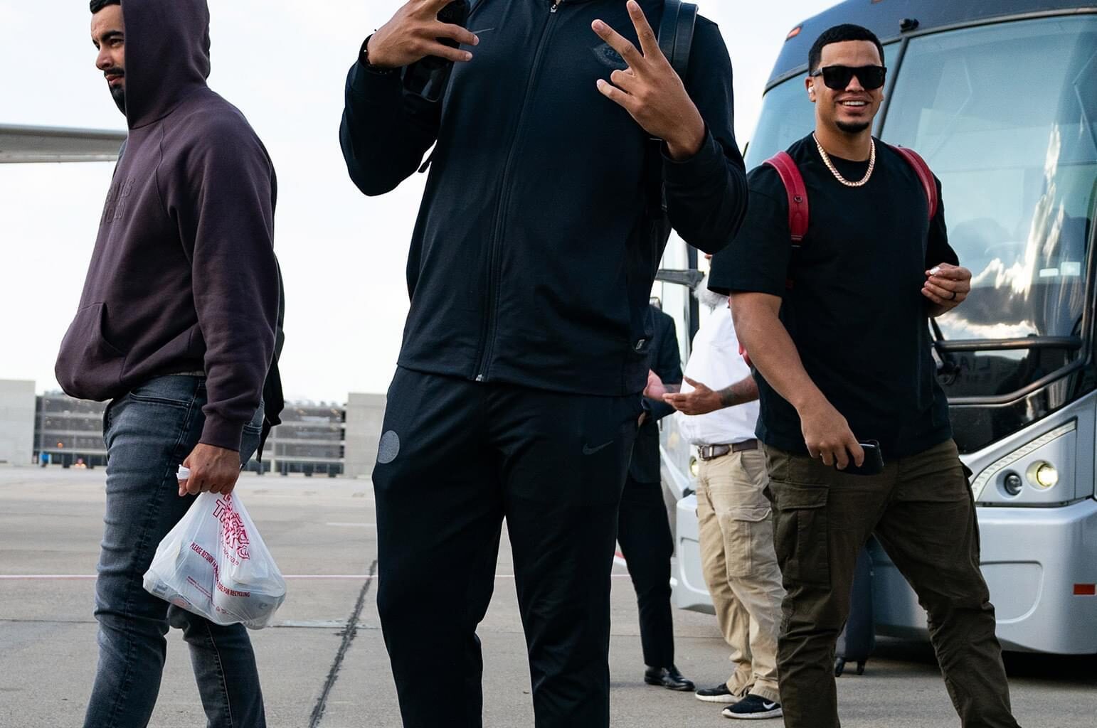 Zoom in on CES’ bag for a surprise [Reds Photo]