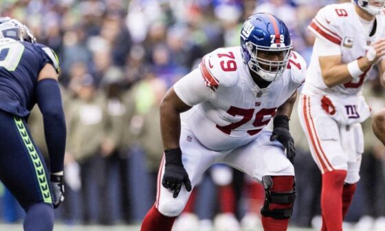 [Schultz] Source: The #Eagles are signing former #Giants T/G Tyre Phillips to their practice squad. The 6-5, 330-pound Phillips started five games for the G-Men last season and drew interest from several other teams. Big bodied, versatile OL heads to an NFC East rival.