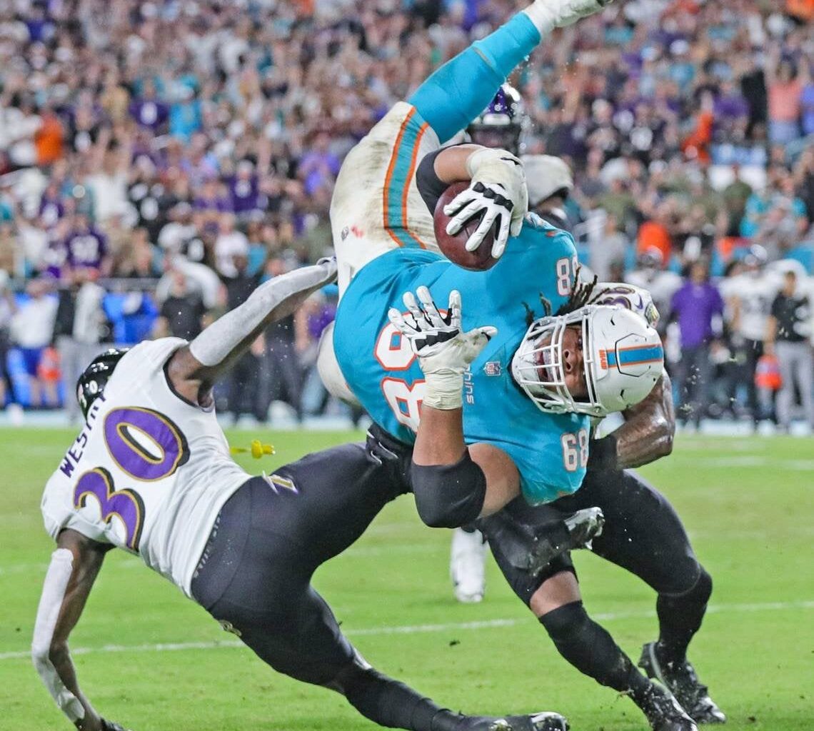 Report: Not only did the #Colts asked for star WR Jaylen Waddle as part of a potential Jonathan Taylor trade with #Dolphins, they also asked for top DT Christian Wilkins and starting OG Robert Hunt. And not only that, they said they want a 2nd round pick on top. (via @OmarKelly of @SInow )