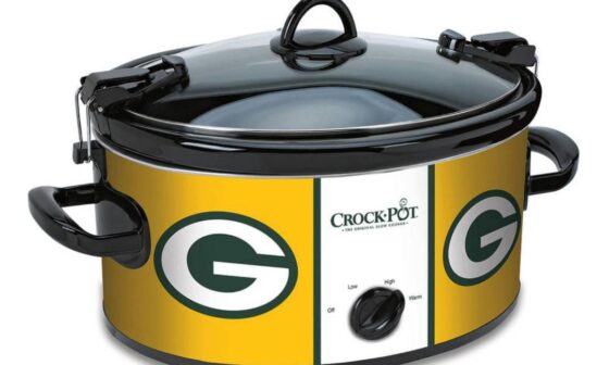 BEST CROCK POT RECIPES FOR PACKER SEASON. AND GO PACK GO!