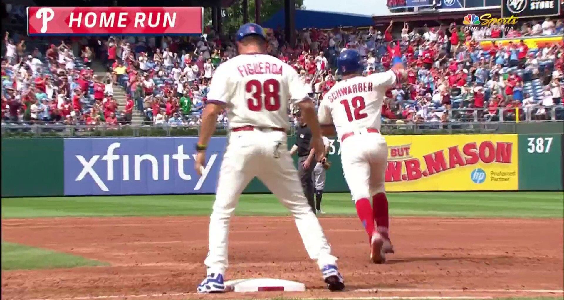 [Highlight] Kyle Schwarber Launches a Solo Schwarbomb to make it 3-0 Phillies