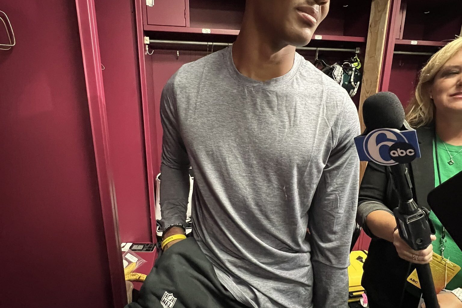 [EJ Smith] DeVonta Smith is a new father. He and his girlfriend welcomed their baby girl, Kyse, into the world yesterday. Said it timed up perfectly where he didn’t miss the team flight. AJ Brown’s best parenting advice: “Get your sleep while you can.”