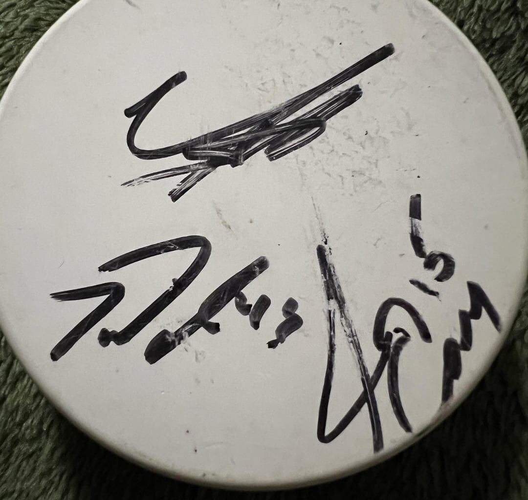 i found my puck signed by Ovi, Wilson, Mike Green, and Joey Crabb 😅.