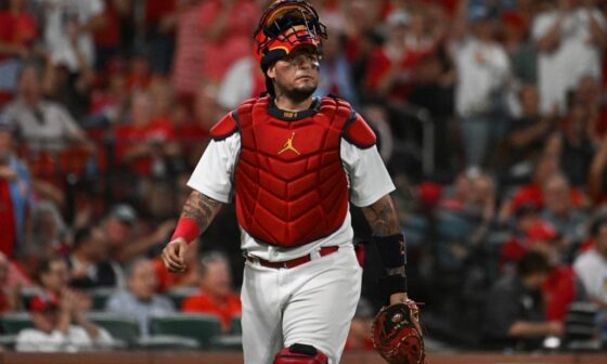 Report: Cardinals in talks with Yadi to bring him back as a coach