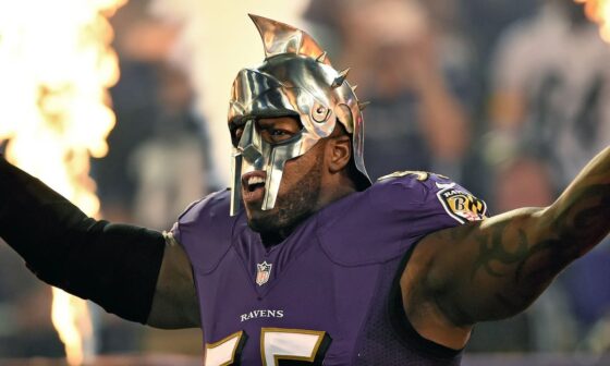 Happy 41st birthday to Terrell Suggs! TSizzle from Ball So Hard University was a man of many mask during his time in Baltimore. A Defensive rookie of the year and later a Defensive player of the year winner, Suggs was a critical part of the Ravens Superbowl winning defense