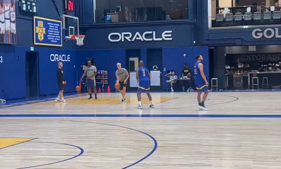 Steph Curry and Chris Paul together working on their Quick Dribble Pull-up Jumpers (via Anthony Slater - 1:19)