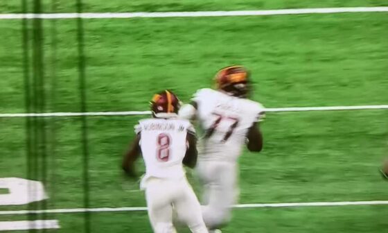 Can't stop watching this GIF of BRob's touchdown on the screen ... wow