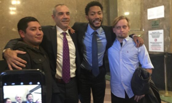Seen a few Derrick Rose posts today so I’d like to share the time I met him! (I’m on the right)