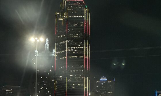 Looks like whoever controls the Bank of America building in downtown Dallas is a Niners fan😆