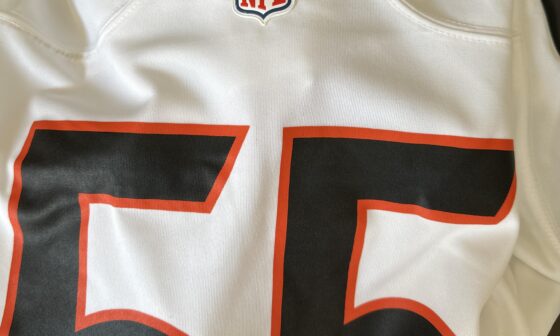 my son ordered a custom jersey from the bengals site and it didn’t have “BENGALS” above the numbers.