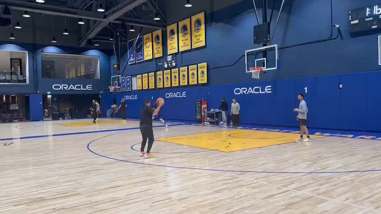 [Holmes+Andrews] "Draymond Green is moving around well in his post-practice workout. We should get an update on his status for Tuesday’s opener soon" "Draymond getting some work in at the end of practice - moving well. Head trainer Rick Celebrini is on the baseline watching closely" (0:33)