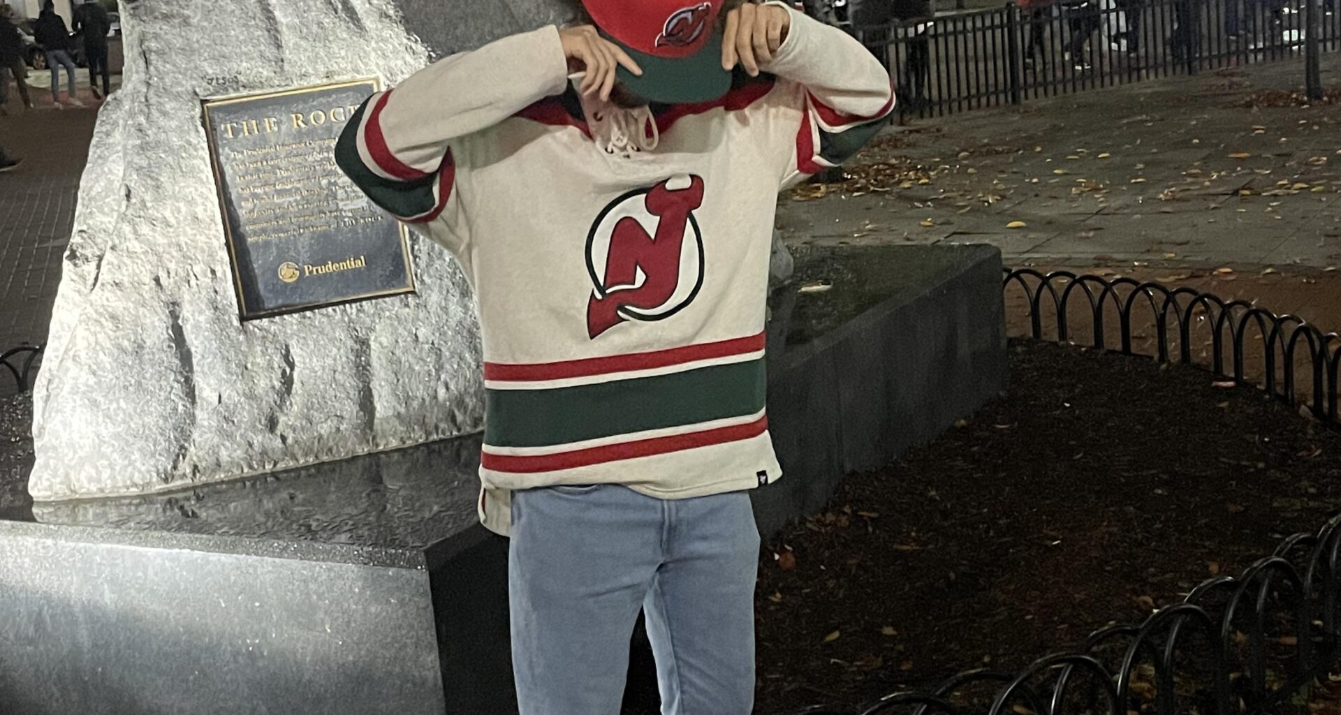 Went to my first devils game and I gotta say it was so much fun, also we definitely got the prettiest female fan base ✍🏼👹