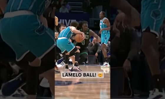LaMelo Ball in his BAG! 🔥👀 | #Shorts