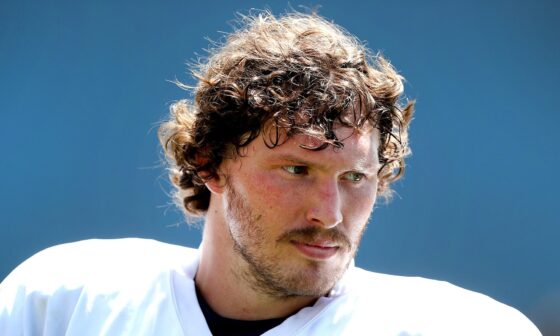 New England Patriots star unrecognizable after ditching curly hair and mustache in dramatic transformation.