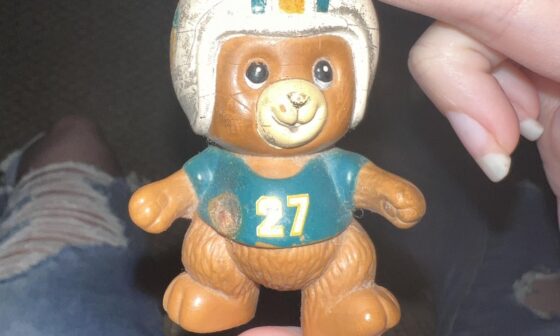 my fins fan gramma has this cool little thing from the 80s, thought it'd be cool to share!
