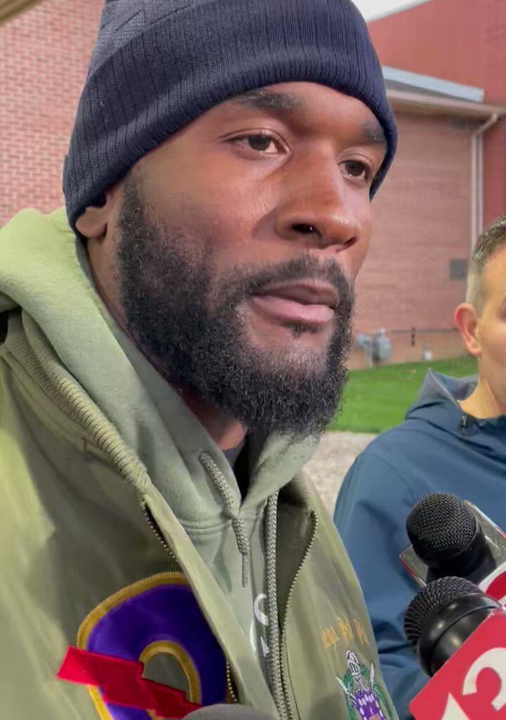 [Holder] To clarify, Shaquille Leonard did not request his release per sources Ana his own words here. Was told on Monday by DC Gus Bradley that he was being benched. Then, was told separately today of his release.