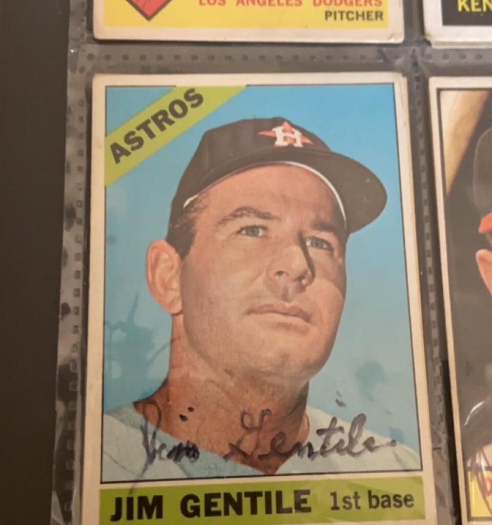 Hopefully someone in this sub enjoys my 1960s-1980s collection of Astros autographs