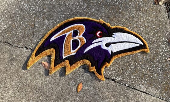 made another handmade Ravens rug 🐦‍⬛