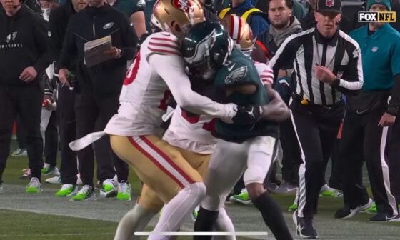[Pelissero] The NFL fined #49ers LB Dre Greenlaw $10,927 for body-slamming #Eagles WR DeVonta Smith, setting off last week’s sideline fracas. Greenlaw was ejected along with Philly’s head of security, Dom DiSandro, who is barred from the sideline Sunday while the league’s review continues.