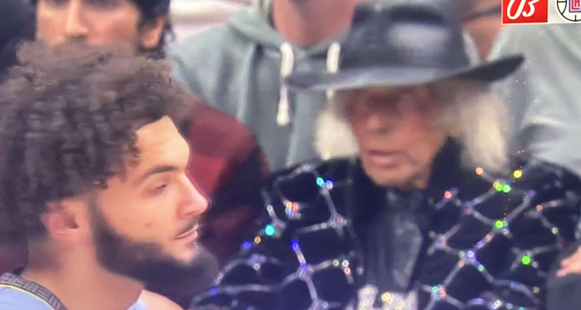 Anybody know who this guy in the audience is? I see him at basically every Clipper and Laker game and now it’s bugging me and want to know😅🤷🏽‍♂️