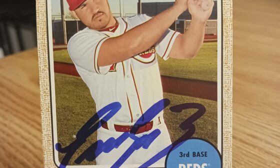 Posting a Reds autographed card every day until we win the World Series. Day 190: Eugenio Suarez