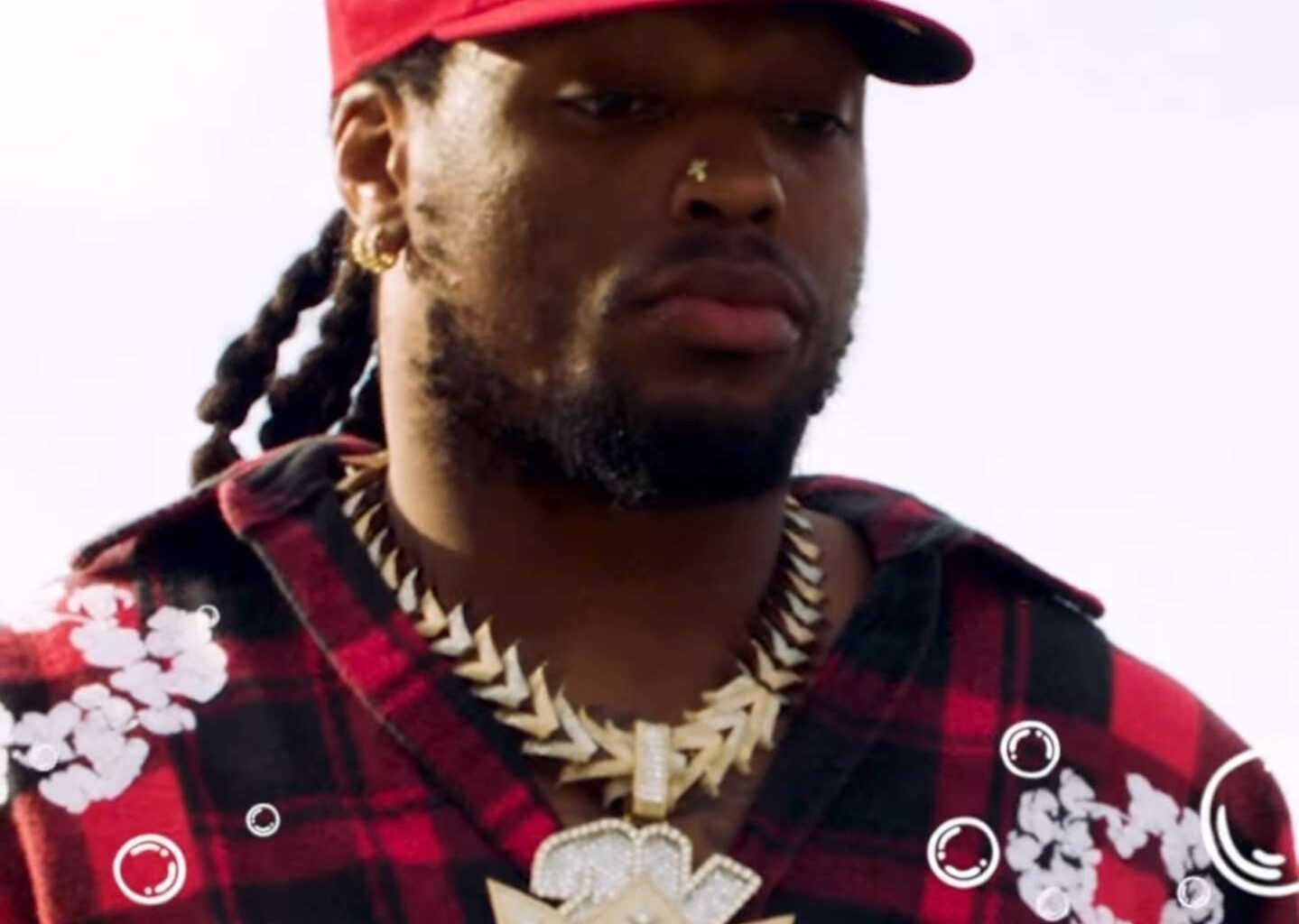 Derrick Henry in a Reds hat at Titans pregame yesterday