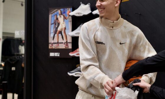 Tyler Herro hosted a shopping spree for ten fortunate kids at the Nike Store, gifting each child with a $1,000 gift card