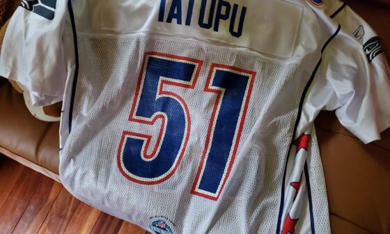 My father got me a Lofa Taputu 2006 Pro Bowl jersey for Christmas! Honestly what a absolute bomb of a gift