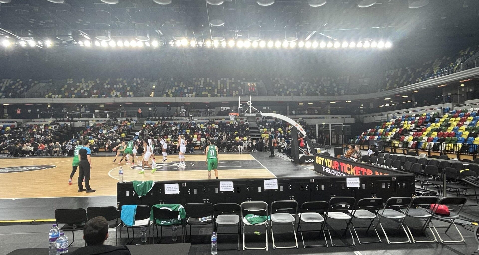 Yesterday Bursa Uludag women's basketball team played with only 4 players against London Lions. UK didn't grant visas to half of the players and technical staff.