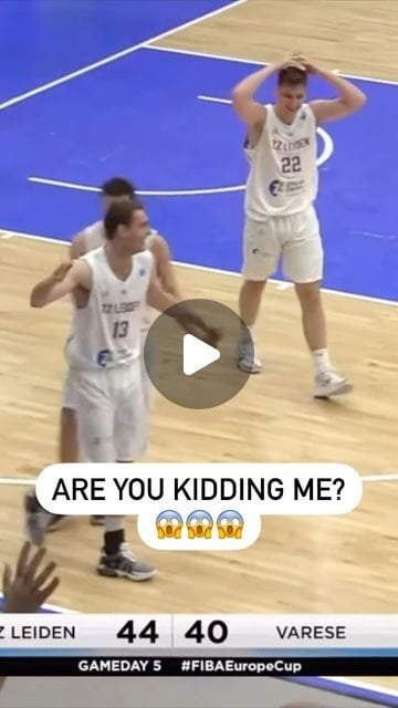 Full-court one handed buzzer beater by Luuk van Bree in tonight's game