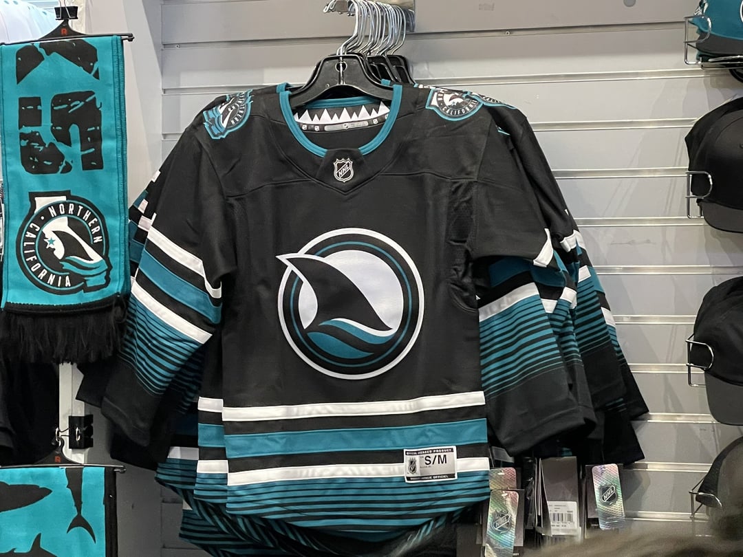 What the jerseys look like with lights on 📸: X/AggrShark