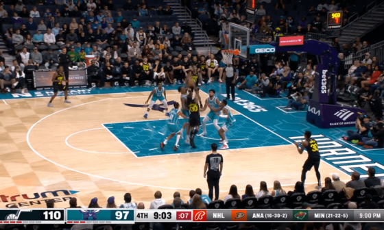 Two classic examples of the "Steve Clifford Defense" within a 2 minute span in the 4th quarter. Both of these resulted in the Jazz making wide open 3s.