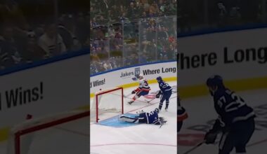 First NHL tuck with your dad on the bench!? 😍🥰😍