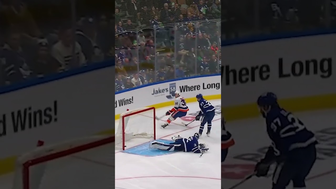 First NHL tuck with your dad on the bench!? 😍🥰😍