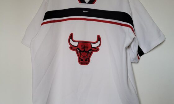 Help ID'ing this Bulls jersey?