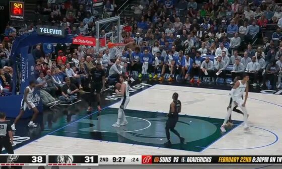 Blake Wesley with the Shawn Kemp Celly After the Fastbreak Dunk