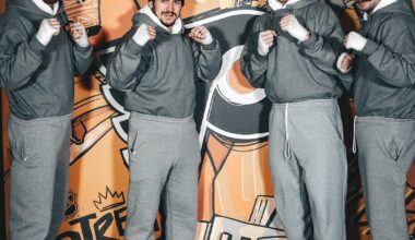 [Flyers] The Flyers dressed as Rocky for their arrival outfits for the Stadium Series! 🥊