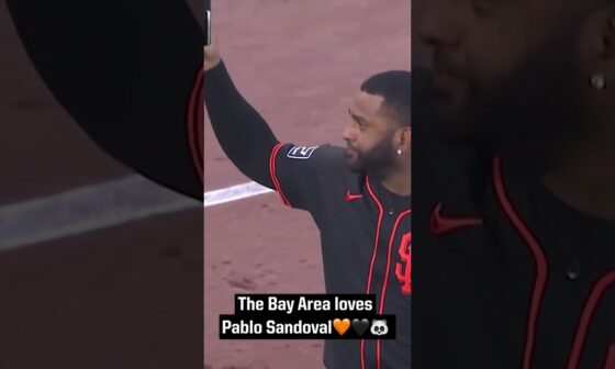 Giants fans love Pablo Sandoval 🧡