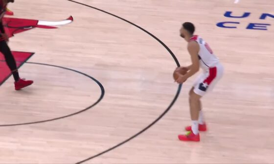 [Highlight] Tristan Vukcevic first bucket in the NBA, for the Wizards - a 3-pointer (with replays).