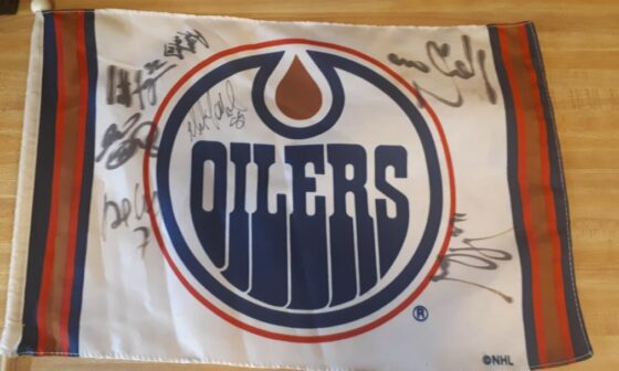 Need help identifying some signatures from the 2000/01 Oilers