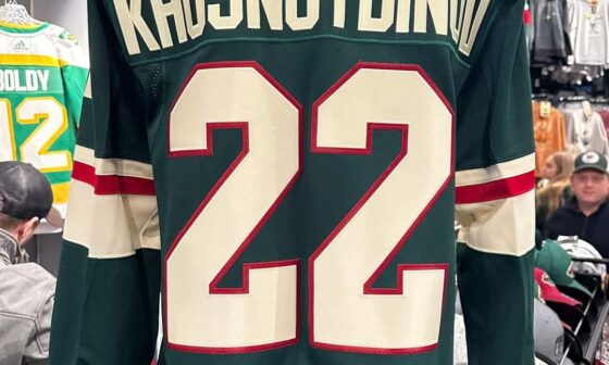 What are some surnames longer than Khusnutdinov, but not consisting of two names (e.g. Nugent-Hopkins, Forsbacka-Karlsson)?