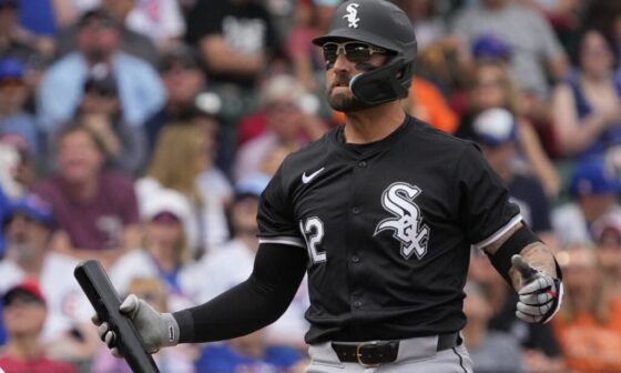 White Sox Release Mike Moustakas