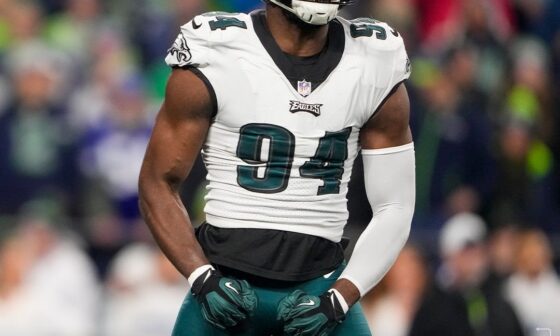 [Rapoport] #Eagles pass-rusher Josh Sweat is staying in Philly, sources tell me and @TomPelissero. He’s agreed to terms on a restructured contract, despite interest elsewhere for what likely would have been a pay increase. Philly keeps a good one home.