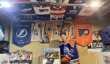 I made an iconic hockey card out of Lego