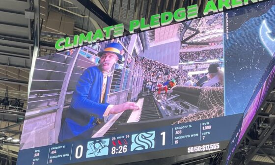 Anyone else catch the organist was dressed as “Leap Day William” from 30 Rock at the game against the Penguins tonight?